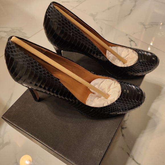 Beautiful Ann Taylor Perfect Pumps Dark Navy size 8 - Picture 4 of 7